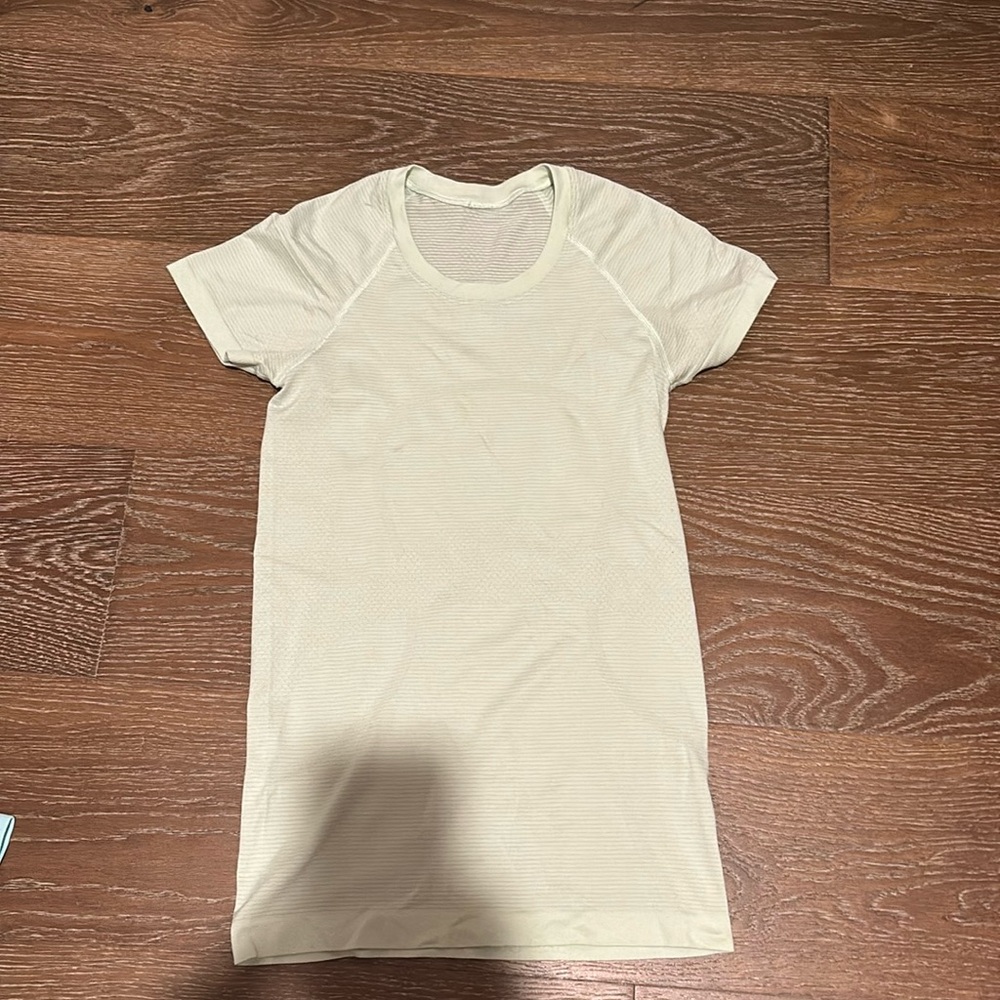 Lululemon swiftly tech short sleeve